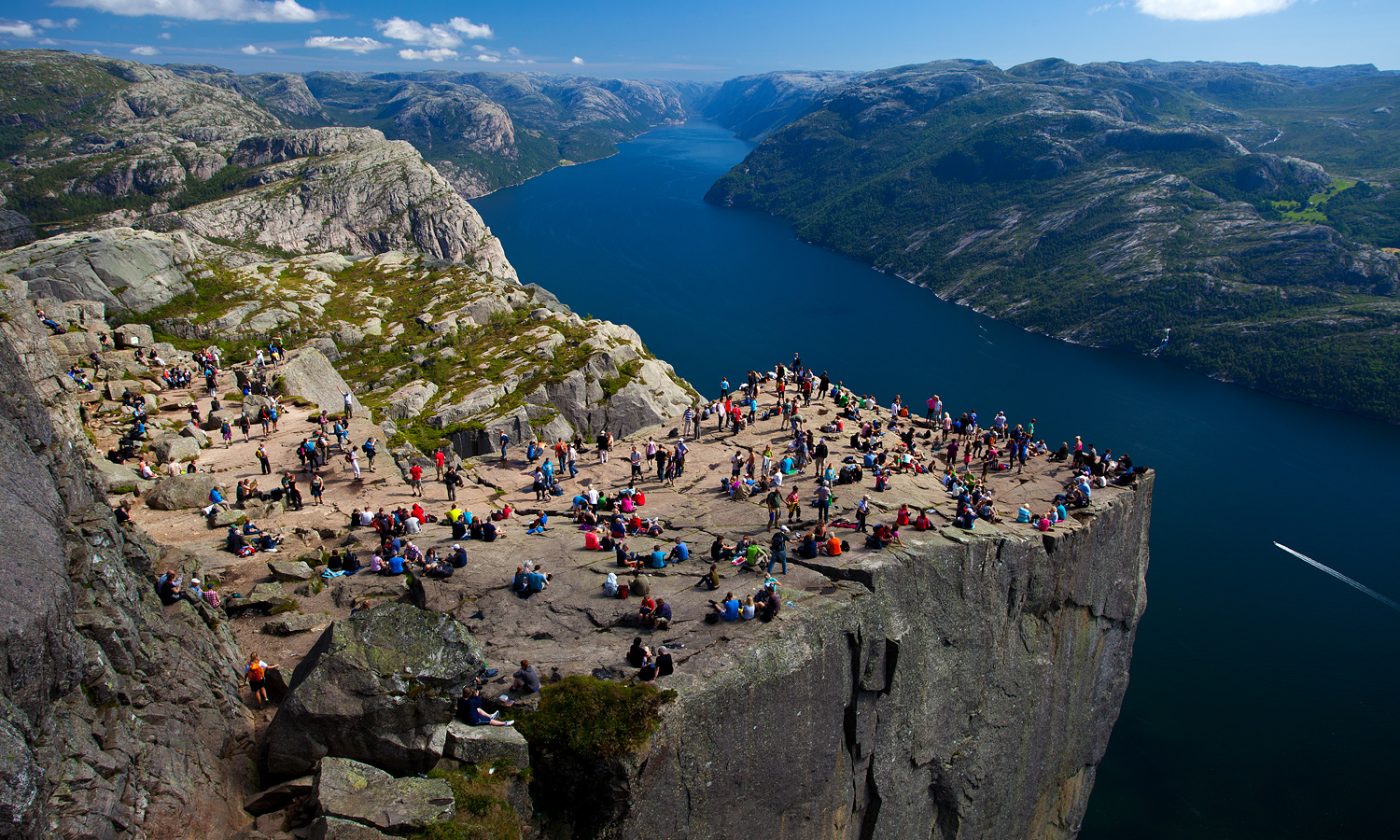 Кинопоказ на утесе